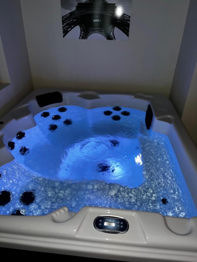 Magnifique Duplex Avec Jaccuzi, Sauna Et Cinema Room Privatif Fontenoy  Luaran gambar